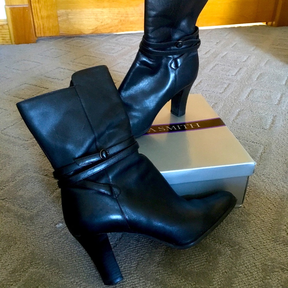 Amanda Smith Windsor black leather boot